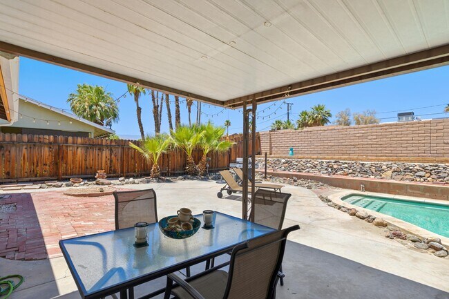 Building Photo - 77054 California Dr