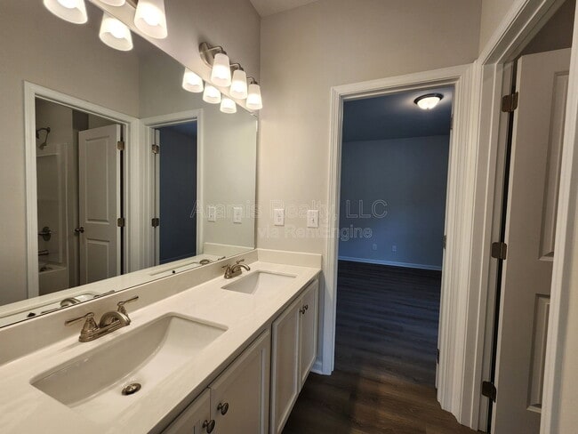 Building Photo - 5265 Wexford Ln