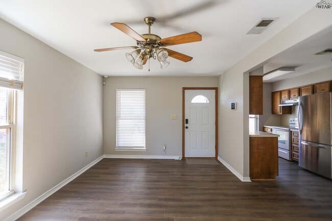 Building Photo - 5403 Hooper Dr