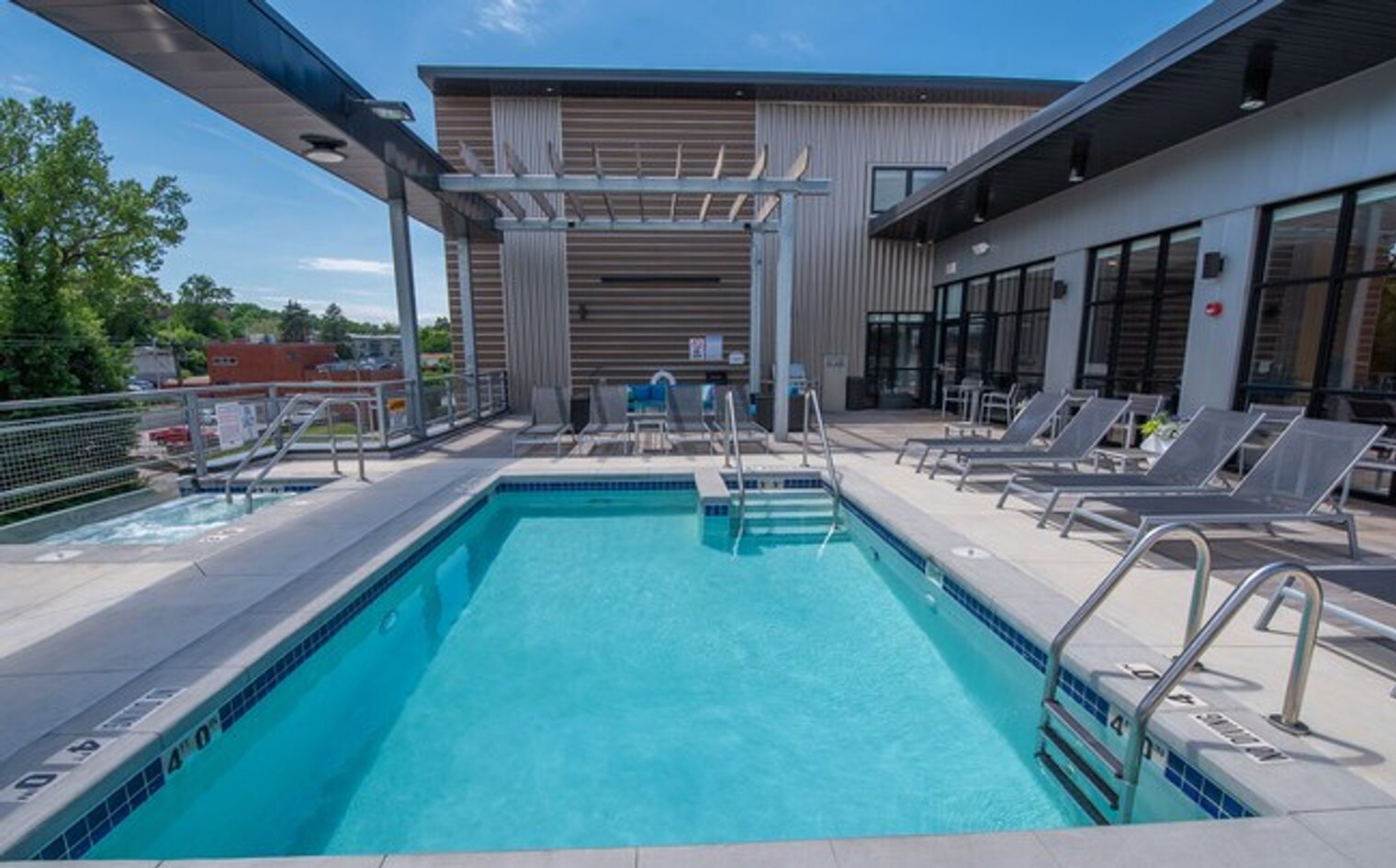 Building Photo - 2301 Ingersoll Ave