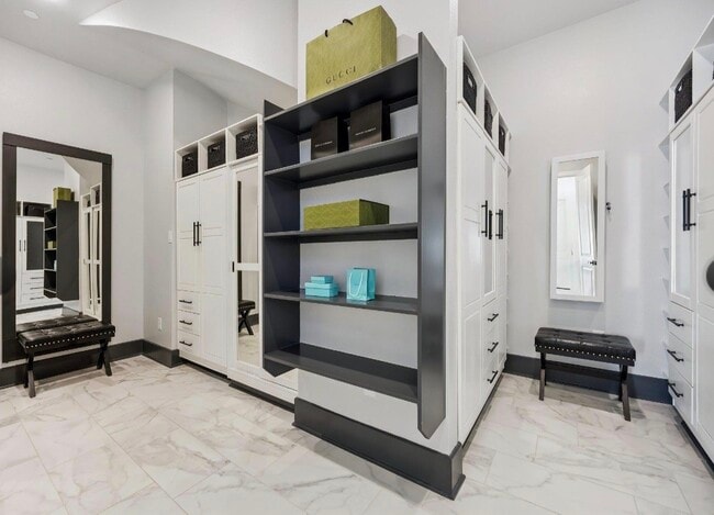 Building Photo - 6817 Davenport Divide Rd