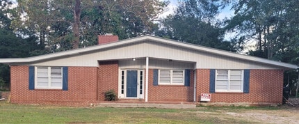 Building Photo - 207 Dogwood Dr