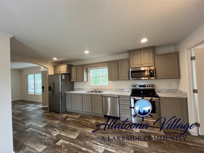 Building Photo - MOVE IN SPECIAL 3BR/2Bth offering Private Lake Access, Open Floor Plan, Pet Friendly