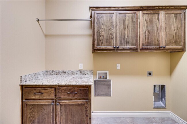 Building Photo - 6241 Lago Vista Dr