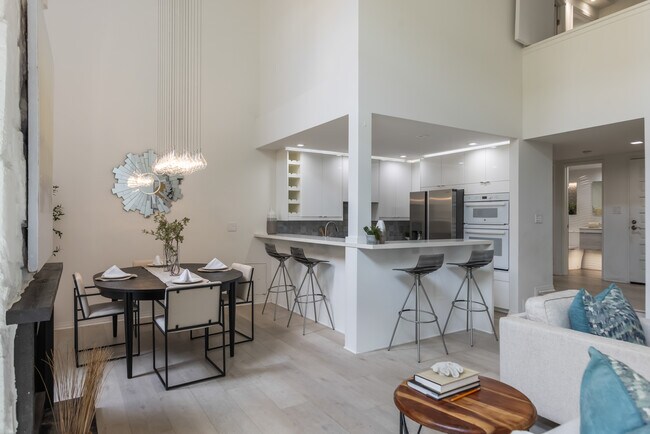 Building Photo - 1007 S Catalina Ave