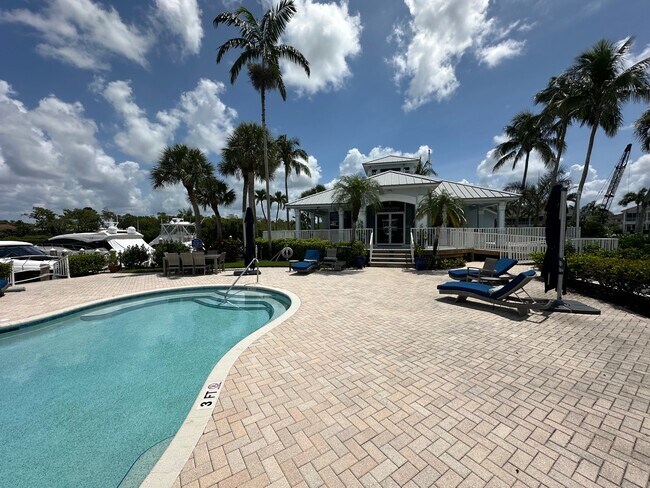 Building Photo - 1701 Gulfstar Dr S