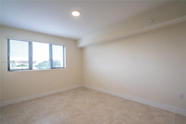 Building Photo - 1091 Galiano St