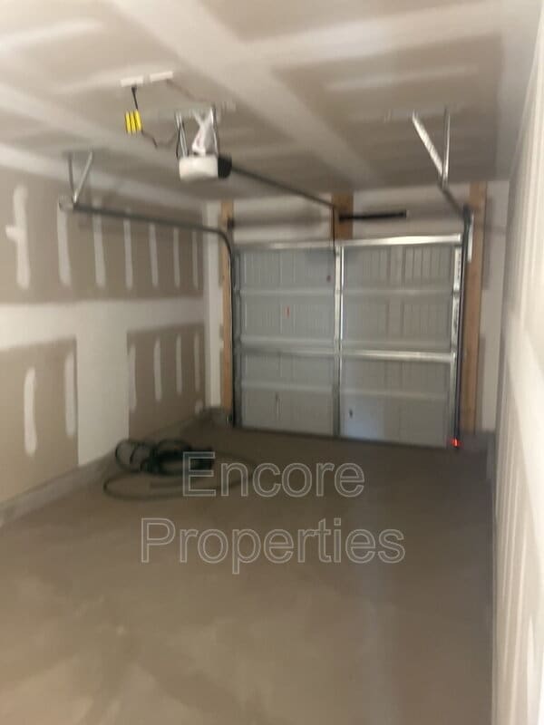 Building Photo - 18 March Crk Dr