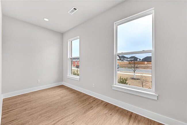 Building Photo - 1841 Utopia St