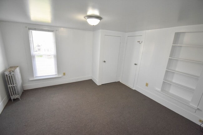 Building Photo - 330 S Fairview St