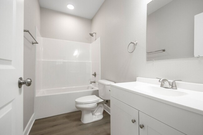 Building Photo - 5703 Valley Dr