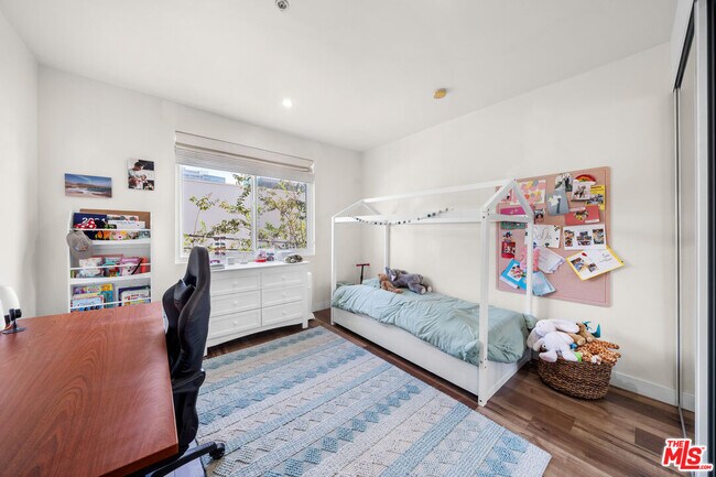 Building Photo - 620 S Gramercy Pl