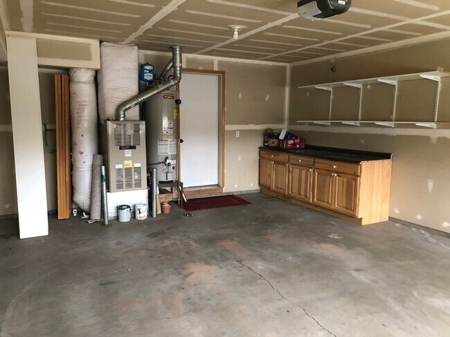 Building Photo - Large 3 Bed/2.5 Bath Located in Providence Neighborhood