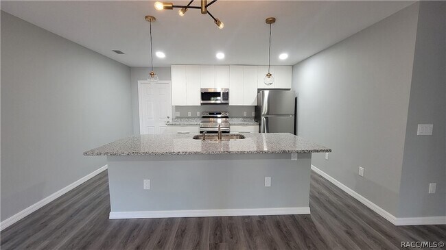 Building Photo - 788 W Glenhaven Dr