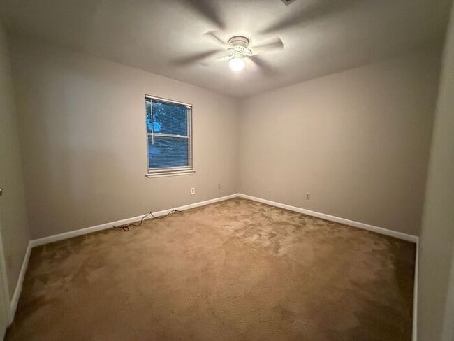 Building Photo - Northeast Pensacola - Harbour Square - 2 bedroom, 1 bathroom