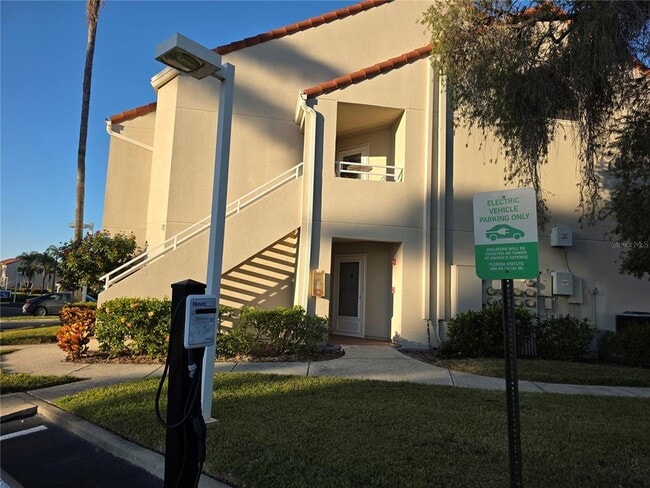 Building Photo - 6100 Bahia Del Mar Cir N