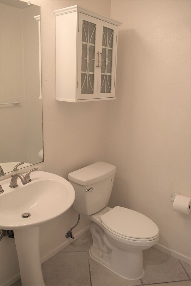 Building Photo - 3 Bedroom Townhome in La Jolla Village