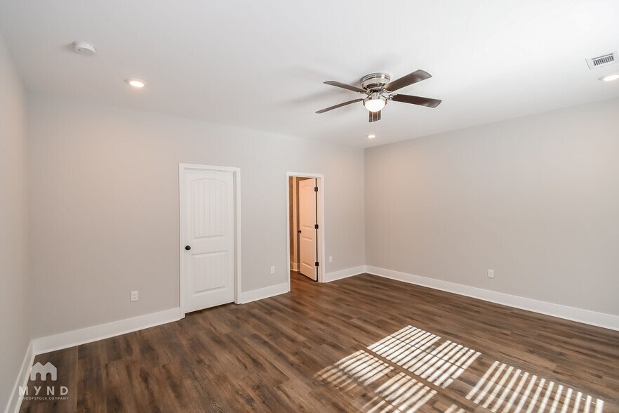 Building Photo - 67 Greyfield Dr
