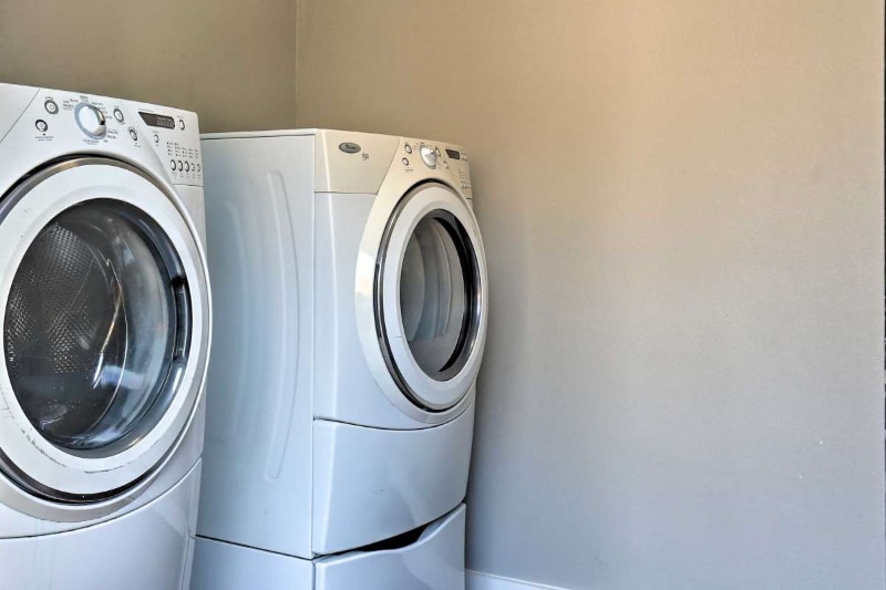 Building Photo - 209 E Rosewood Ave