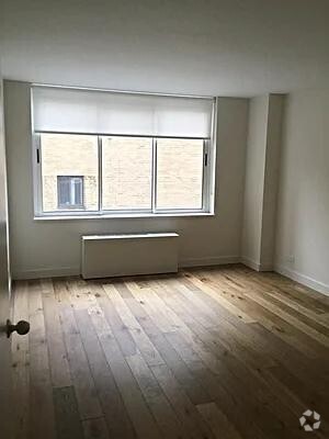 Building Photo - 560 W 43rd St