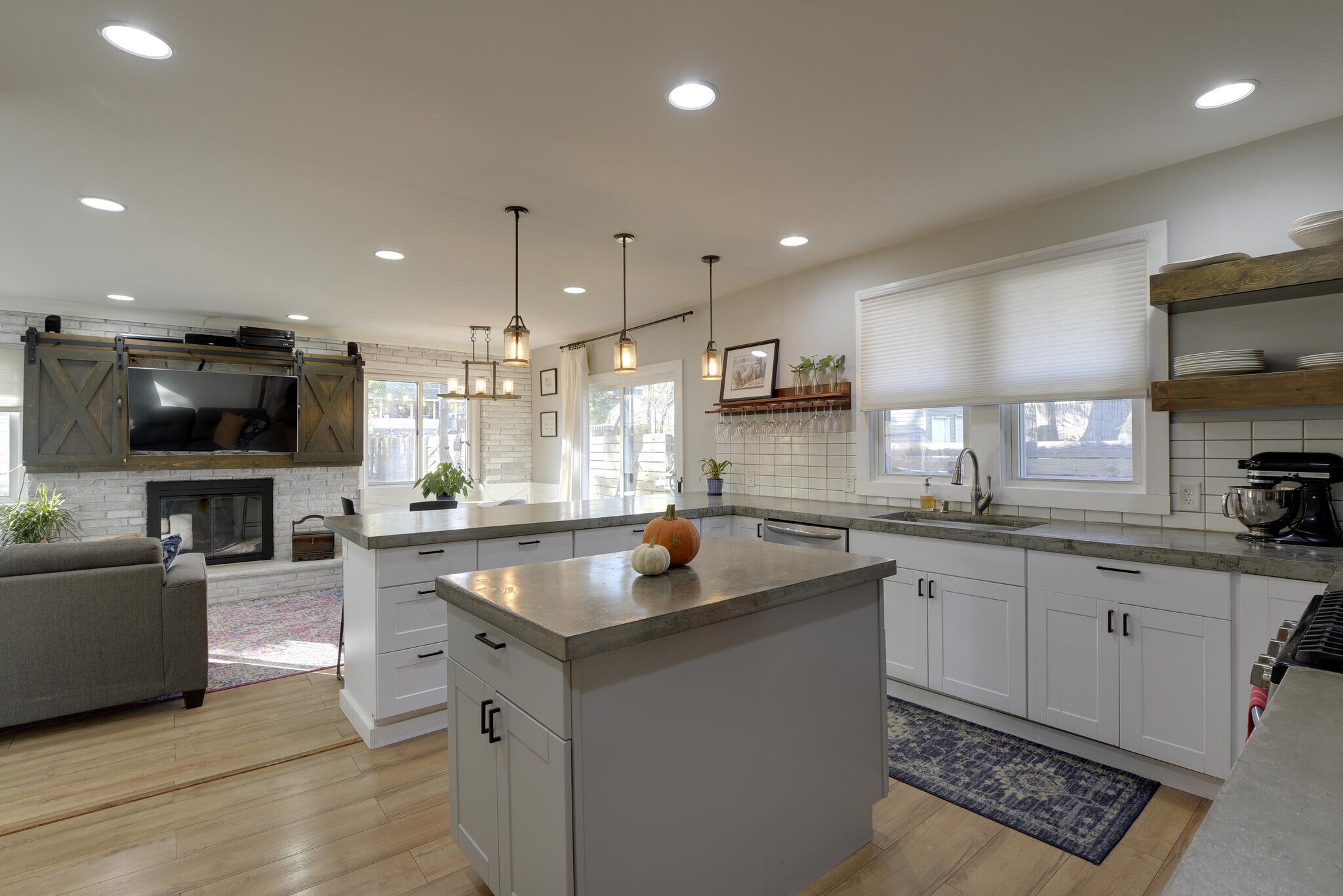 Building Photo - 266 King St W