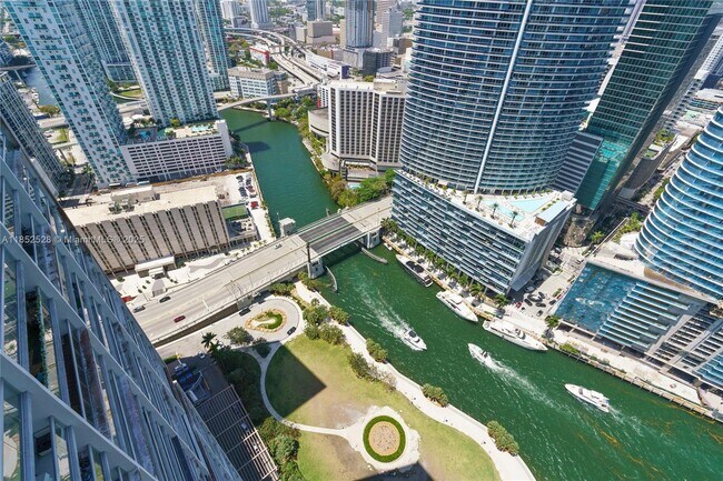 Building Photo - 465 Brickell Ave