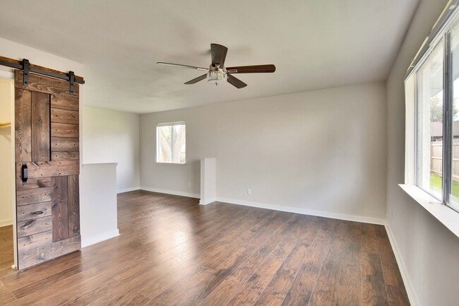 Building Photo - 7002 Skynook Dr