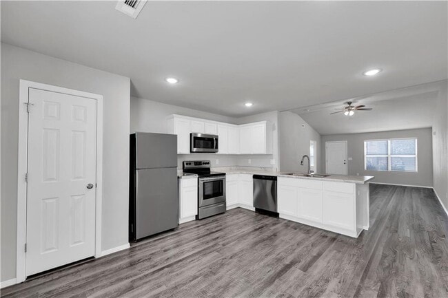 Building Photo - 1731 Hermitage Dr