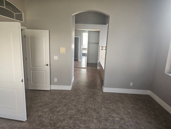 Building Photo - 4 bd 2.5 bth north east scottsdale home with pool