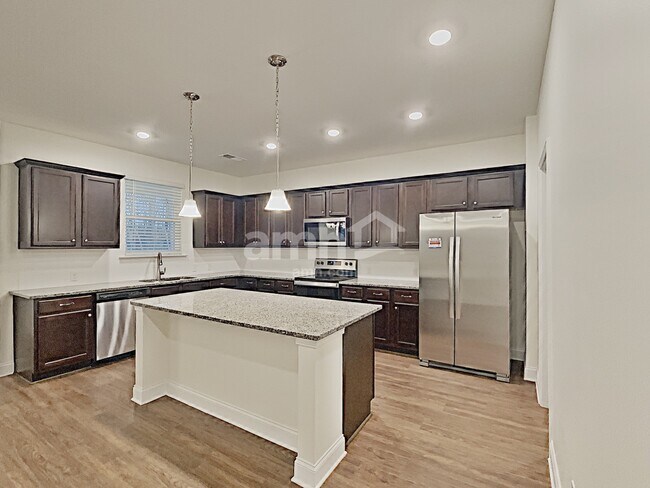 Building Photo - 331 Elmhurst Drive
