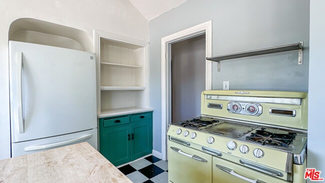 Building Photo - 1024 Coronado Terrace