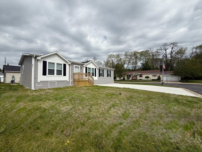 Building Photo - Spacious Pet-Friendly 3BR Home in Secure Belleville Neighborhood – Only $950/Month!