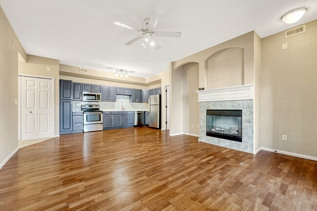 Building Photo - $2,040.95, 2 bed, 2 bath Condo located in Aurora with Central AC and In Unit Laundry