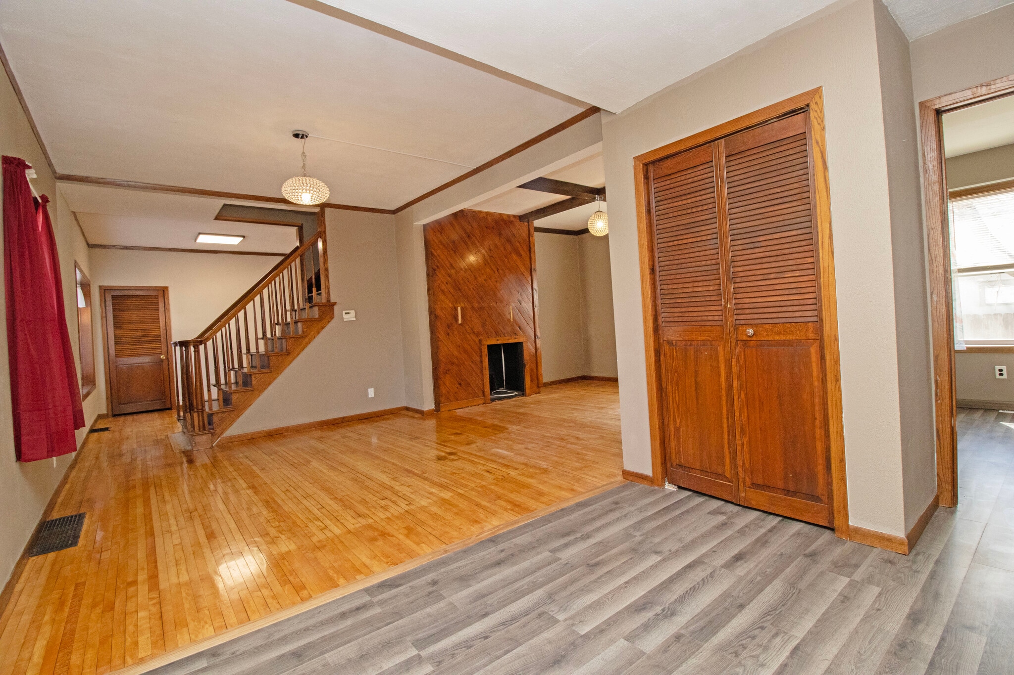 Building Photo - 818 7th Ave N