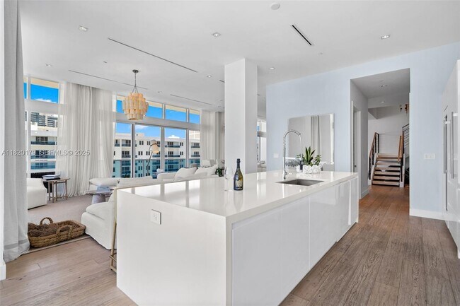 Building Photo - 102 24th St