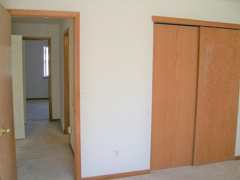 Building Photo - 2900 Ross Dr