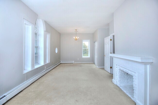 Building Photo - 300 Soundview Ave