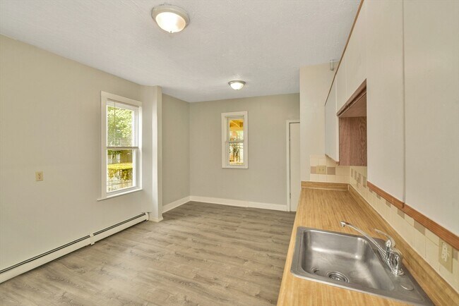 Building Photo - 180 Westville St