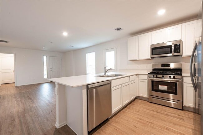 Building Photo - 913 Oak Mist Ln