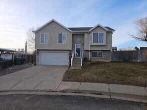 Building Photo - Spacious 4-Bed, 2-Bath Pet-Friendly Home with Central Air & 2-Car Garage! - Available NOW!