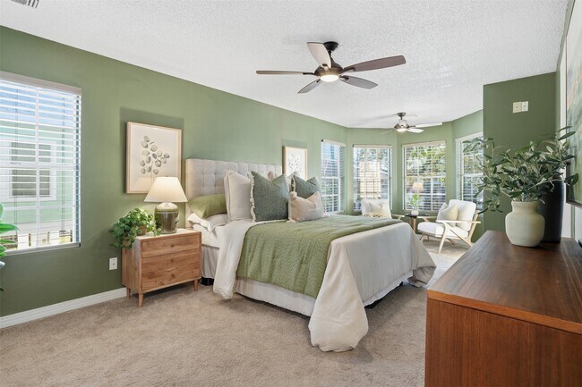 Building Photo - 818 Cedar Rd