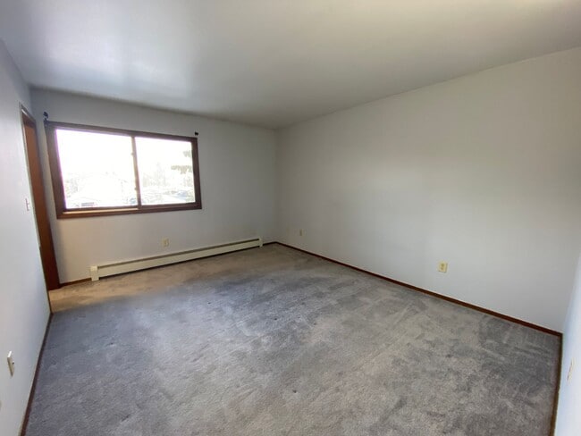 Building Photo - Spacious 2 Bedroom Condo in Eastridge! Carport Parking, Mountain View Balcony!