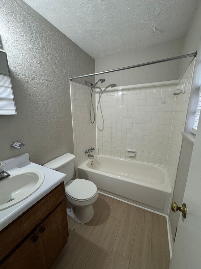 Building Photo - 2317 Glenvale Rd