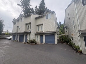 Building Photo - Bright, Spacious Townhome with Stylish Upgrades in Pinehurst/Roosevelt