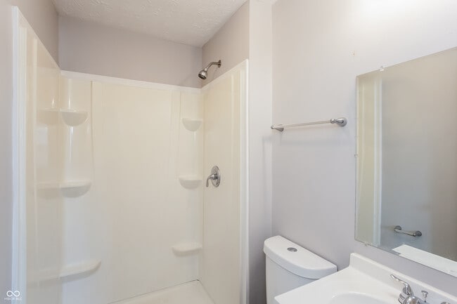 Building Photo - 607 Woods Crossing Dr