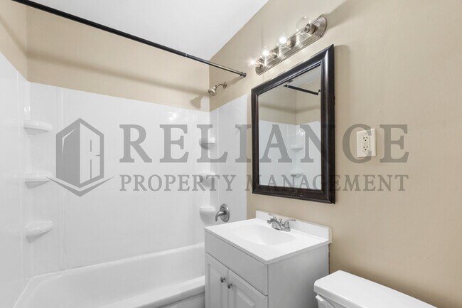 Building Photo - 1401 W 34th St S