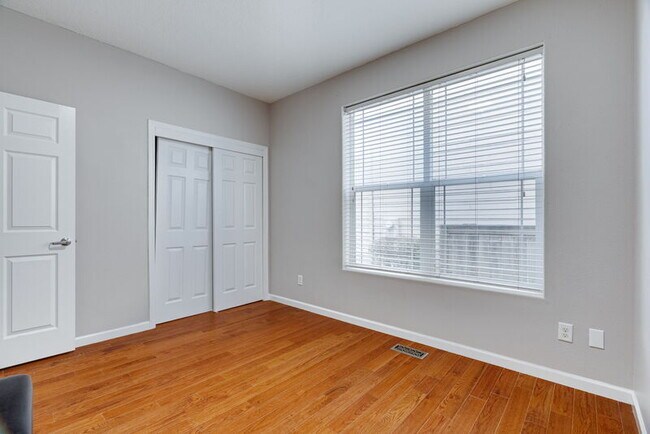 Building Photo - 16552 NE Pacific Terrace