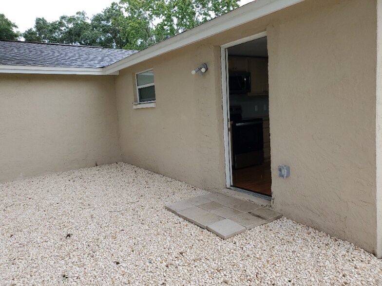 Primary Photo - 6748 Knightsbridge Dr