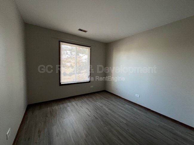 Building Photo - 7030 Barrington Ct
