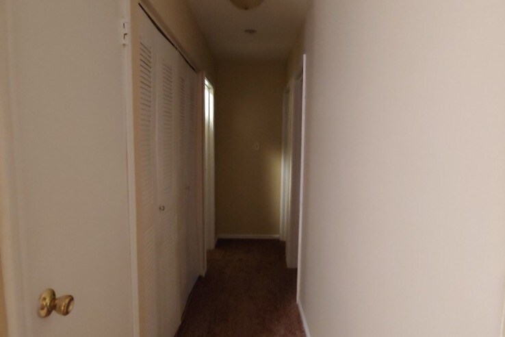 Building Photo - 40 Hopewell Ln